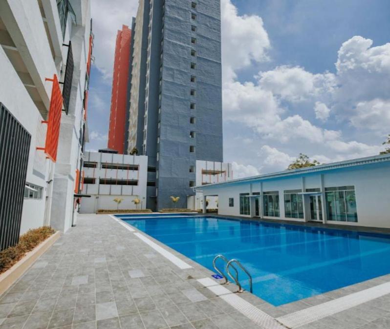Apartment The Anderson With Netflix With Free Parking With Swimming Pool And At Centre Nearby To Amenities And Attractions