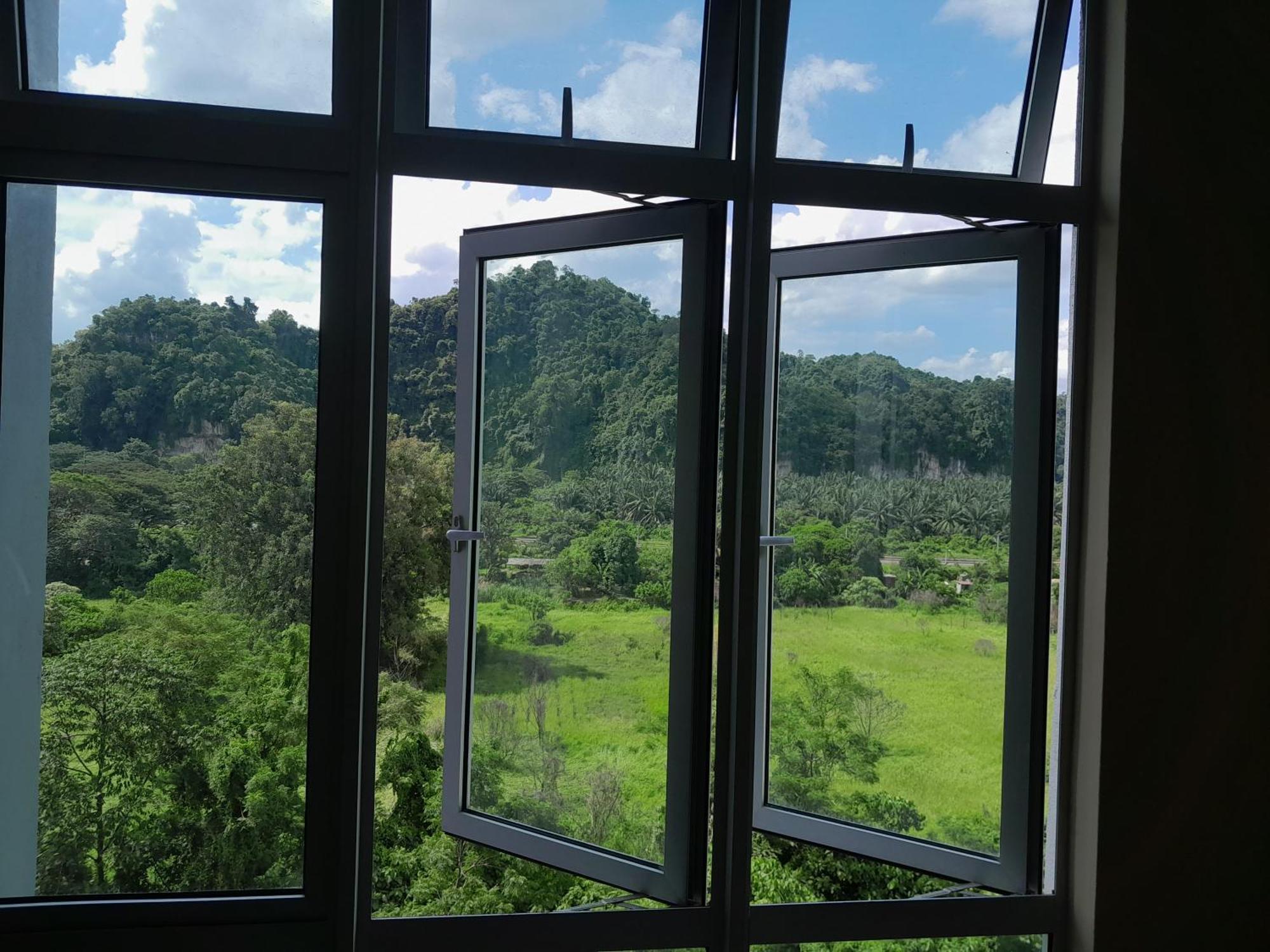 The Anderson With Netflix With Free Parking With Swimming Pool And At Centre Nearby To Amenities And Attractions Ipoh